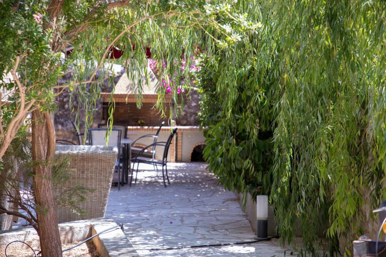 Alicelia Boutique Inn Вати Экстерьер фото
