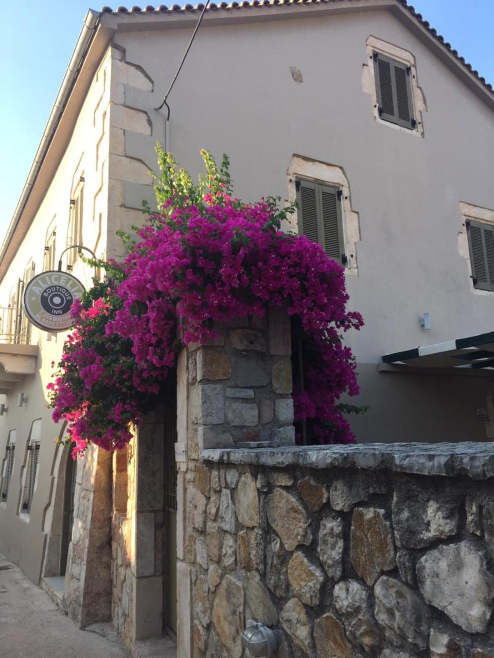 Alicelia Boutique Inn Вати Экстерьер фото